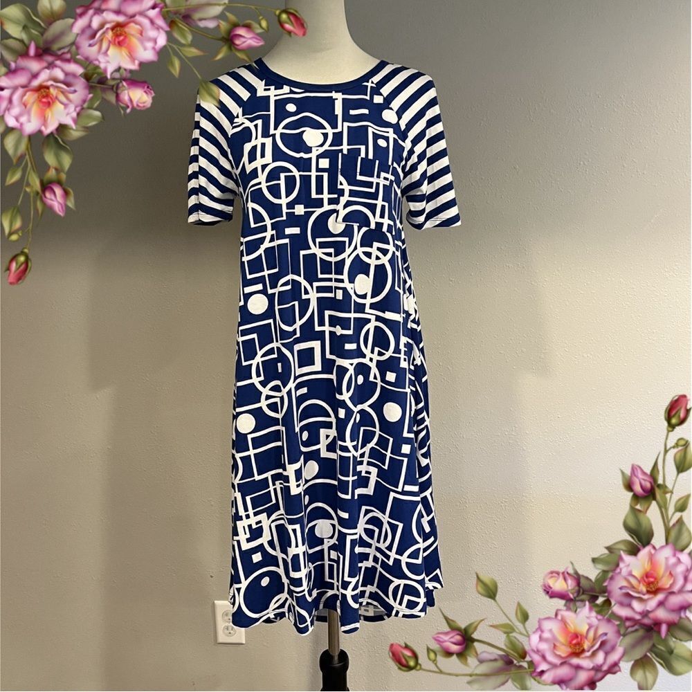 LuLaRoe short sleeve geometric print hi-low scoop neck Carly dress size XS